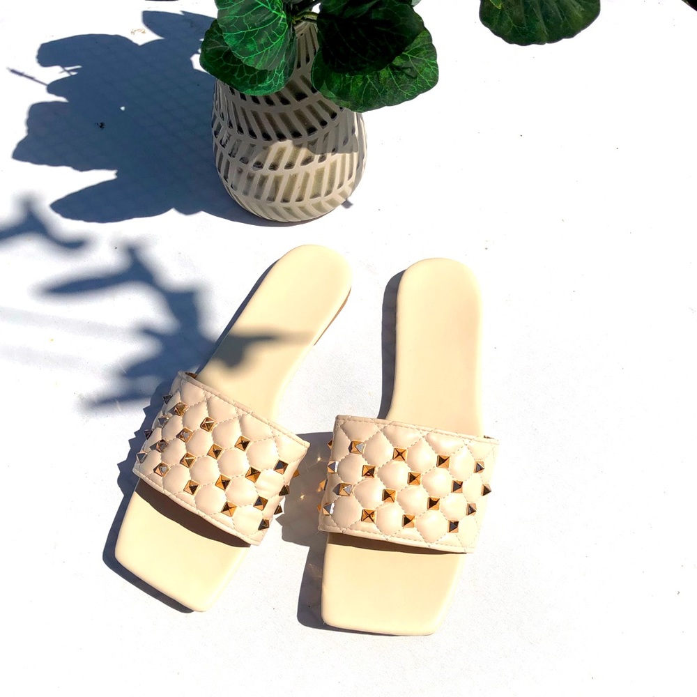 Square top studded slides NWOT size 8